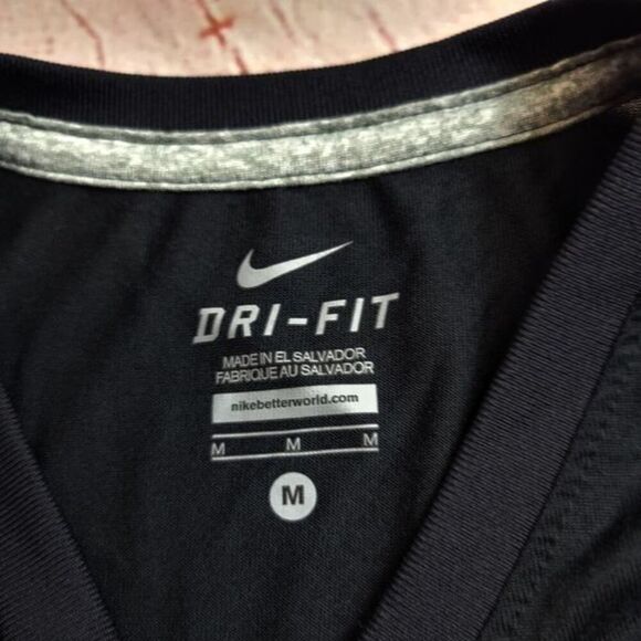 Nike Drifit shirt M - Picture 3 of 3